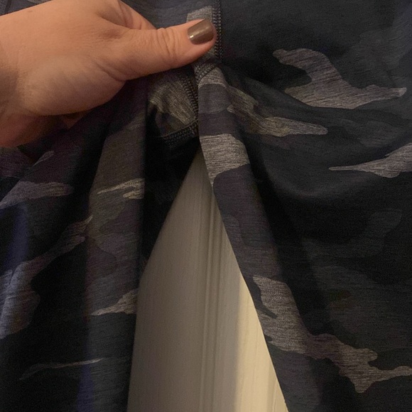 Athleta Ultimate Camo 7/8 legging - Picture 3 of 4